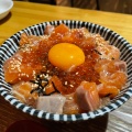サーモン丼 - 実際訪問したユーザーが直接撮影して投稿した西新宿オイスターバーUMIバル 新宿店の写真のメニュー情報