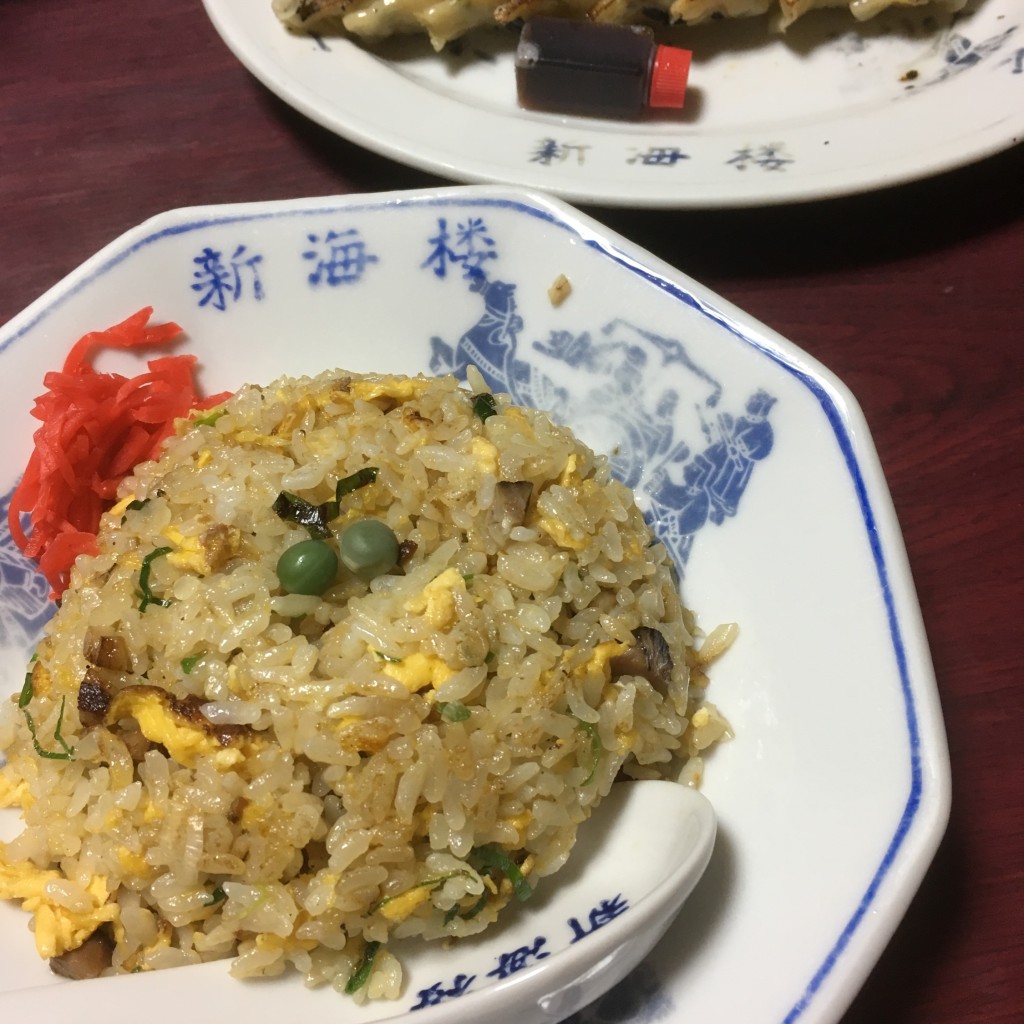 ユーザーが投稿した炒飯と餃子の写真 - 実際訪問したユーザーが直接撮影して投稿した菅生中華料理新海楼 菅生店の写真