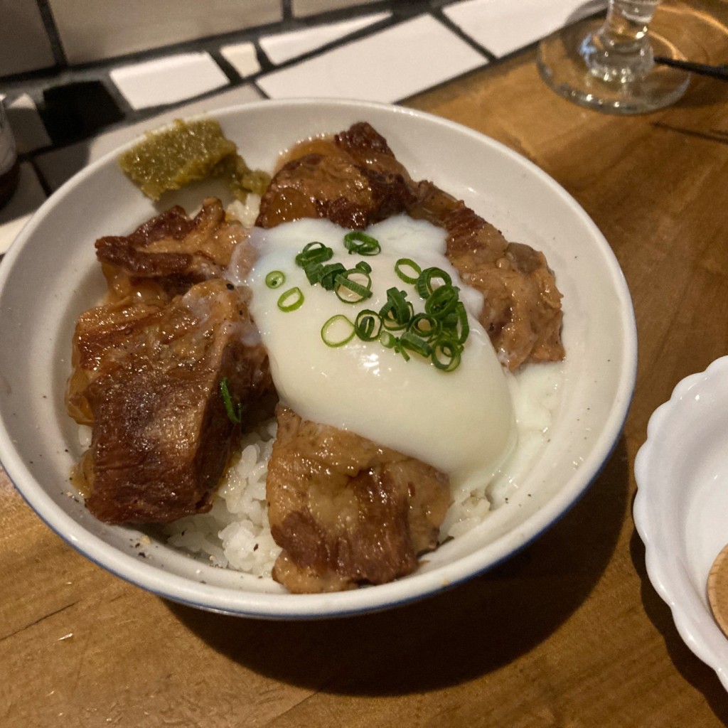 ユーザーが投稿したトロトロ豚なんこつ丼の写真 - 実際訪問したユーザーが直接撮影して投稿した宮之浦郷土料理レストランパノラマの写真