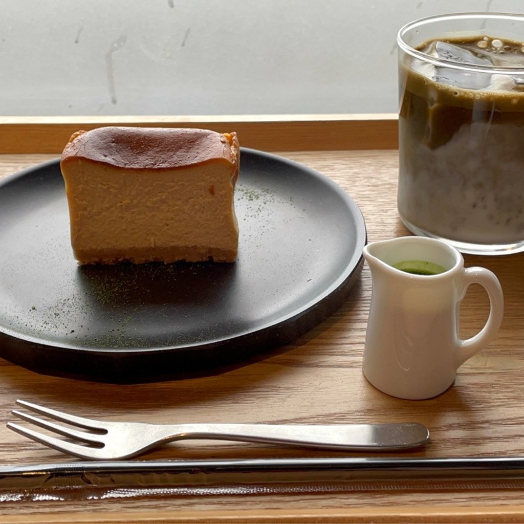 ユーザーが投稿した抹茶におぼれるチーズケーキセットの写真 - 実際訪問したユーザーが直接撮影して投稿した頴娃町別府カフェだしとお茶の店 潮や、の写真