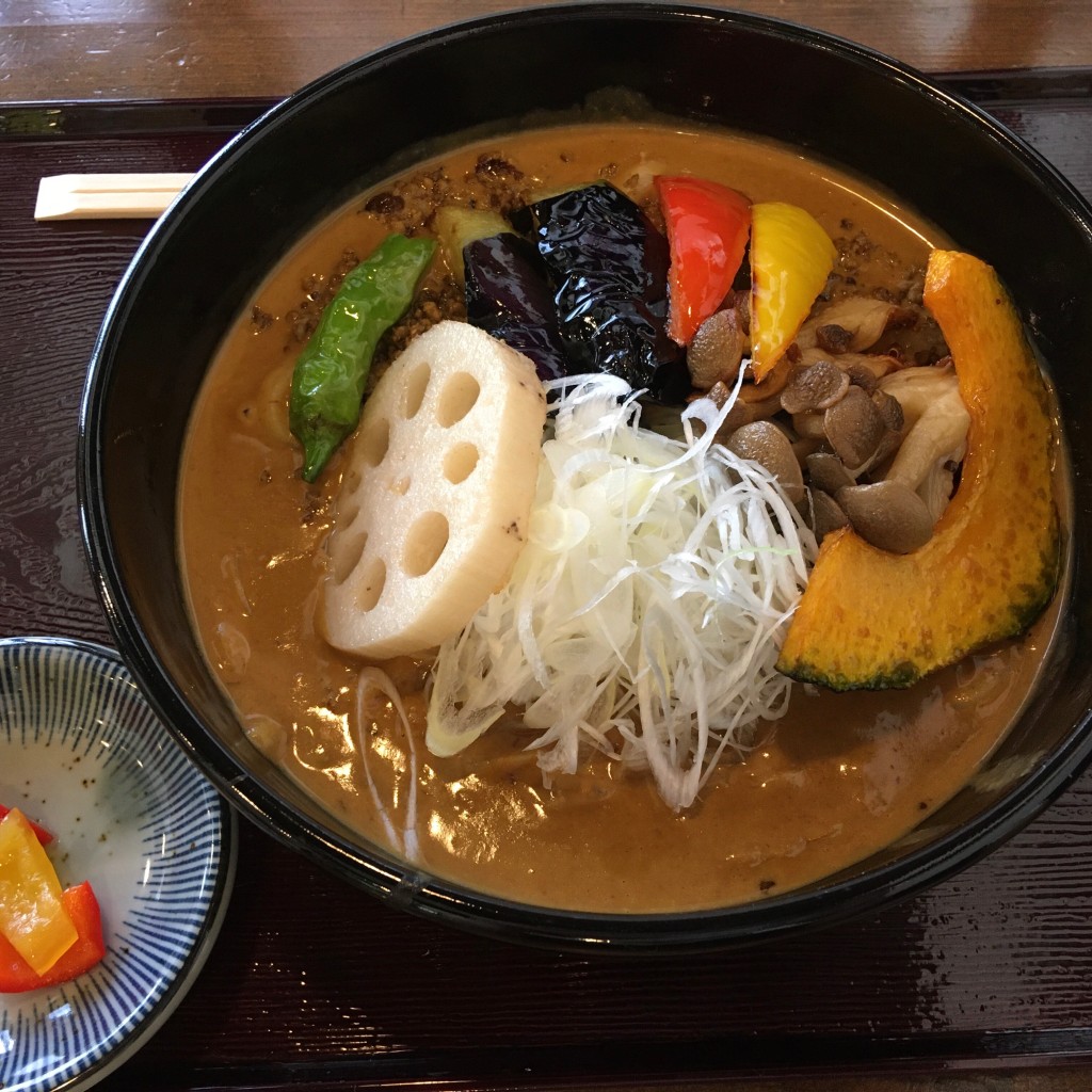 ユーザーが投稿した白カレー 野菜トッピングの写真 - 実際訪問したユーザーが直接撮影して投稿した湯布院町川上うどん菊すけの写真