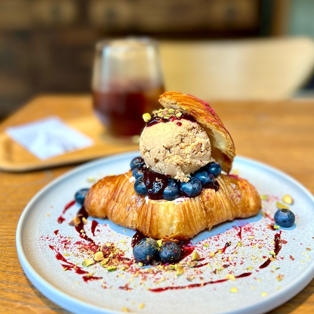 ユーザーが投稿したブルーベリークロワッサンの写真 - 実際訪問したユーザーが直接撮影して投稿した国分町カフェDarestore coffee & eateryの写真