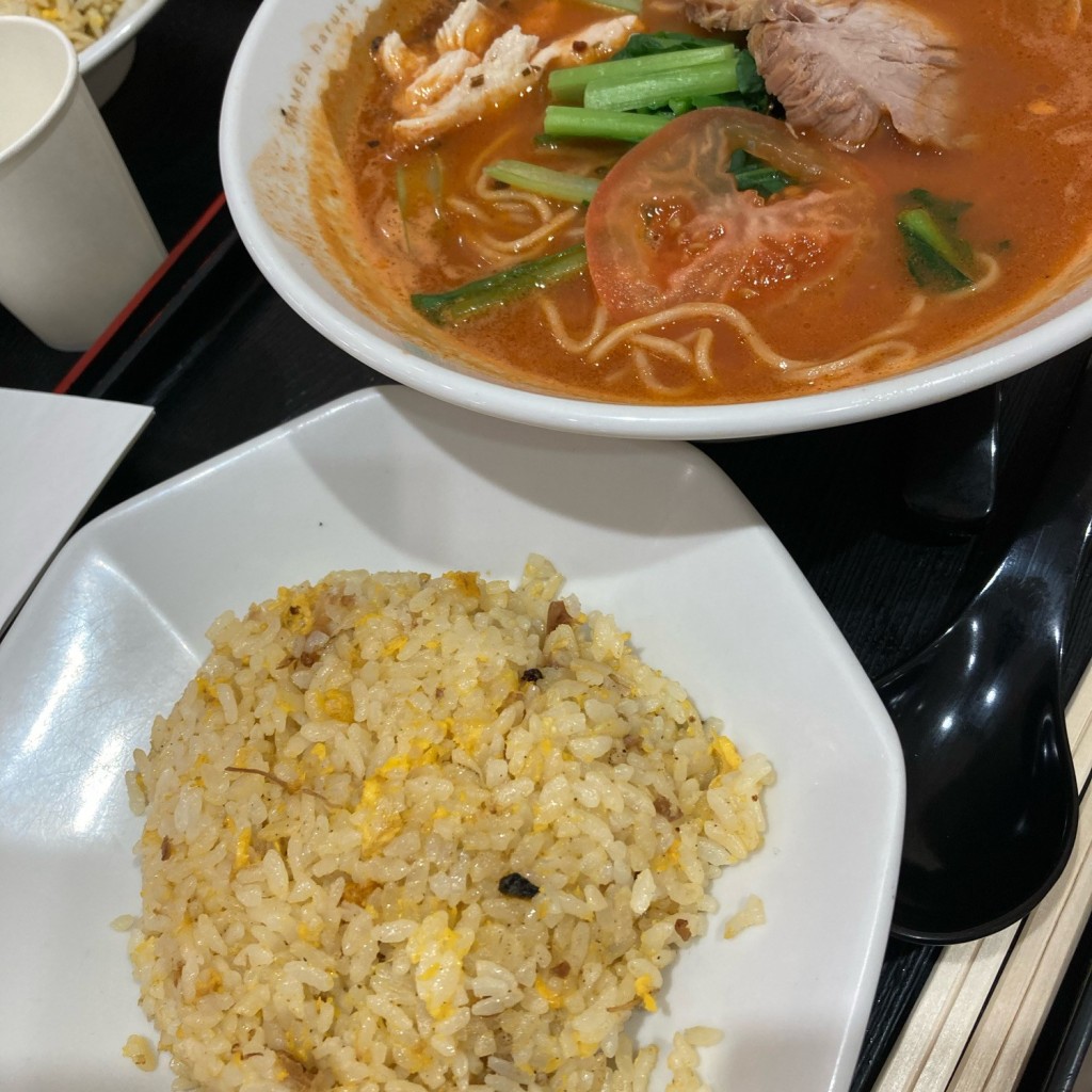 ユーザーが投稿したトマトラーメン&半チャーハンセットの写真 - 実際訪問したユーザーが直接撮影して投稿した東開町ラーメン専門店ラーメン ハルカゼの写真