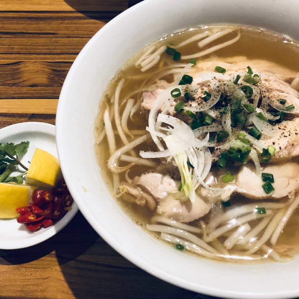 ユーザーが投稿した蒸し鶏と野菜のフォーの写真 - 実際訪問したユーザーが直接撮影して投稿した百人町ベトナム料理ベトナムフォーの写真