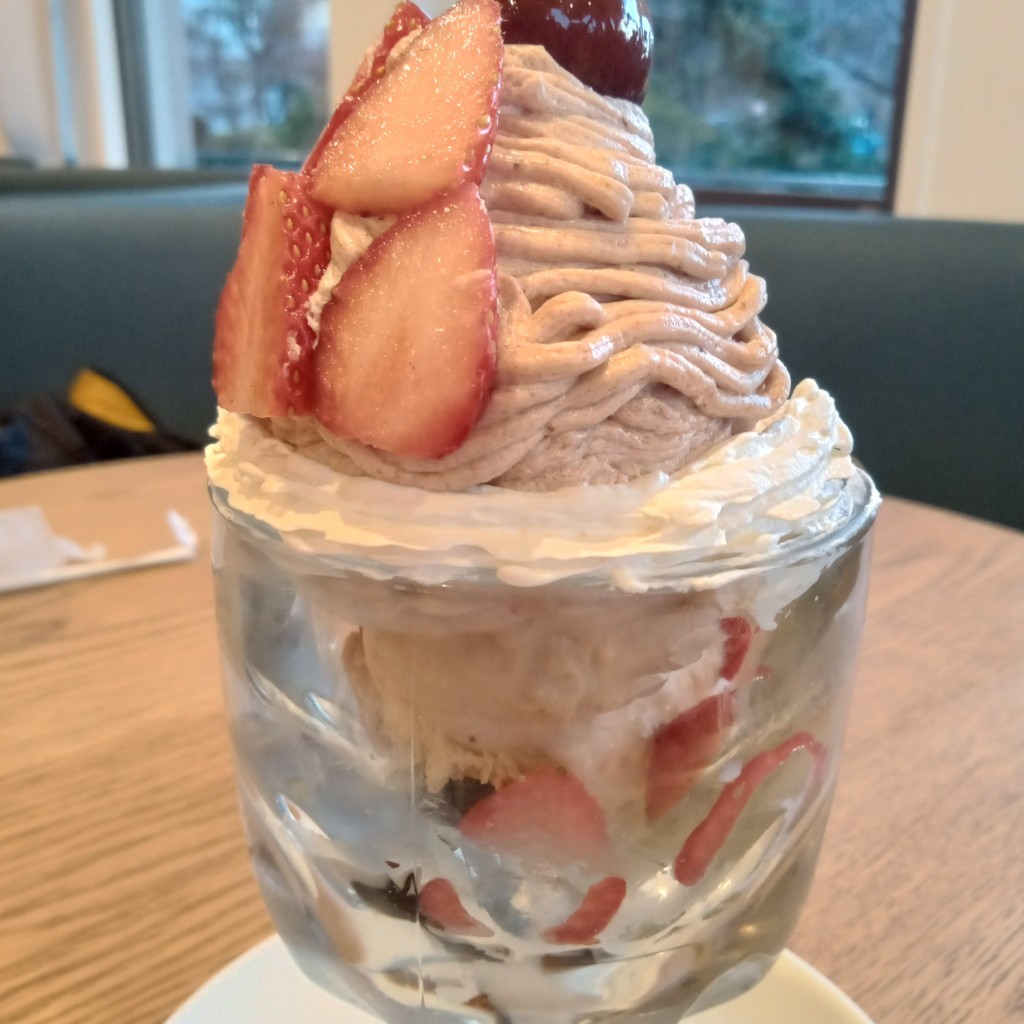ユーザーが投稿したモンブランパフェの写真 - 実際訪問したユーザーが直接撮影して投稿した桜山ハンバーガーなぎさ橋珈琲 逗子店の写真