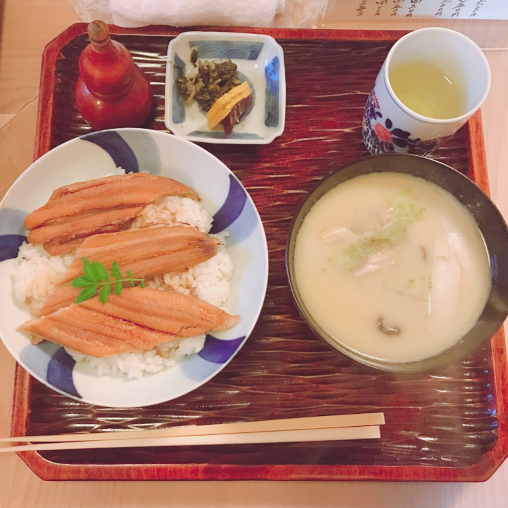 ユーザーが投稿した穴子丼とカキの味噌汁の写真 - 実際訪問したユーザーが直接撮影して投稿した真町懐石料理 / 割烹志る幸の写真