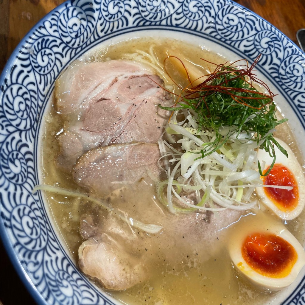 ユーザーが投稿した塩ラーメン 味玉トッピングの写真 - 実際訪問したユーザーが直接撮影して投稿した東野田町ラーメン専門店麺は鎹 京橋店の写真