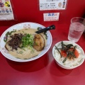 豚骨ラーメン+替玉 - 実際訪問したユーザーが直接撮影して投稿した本町ラーメン専門店らーめん処 まるはの写真のメニュー情報