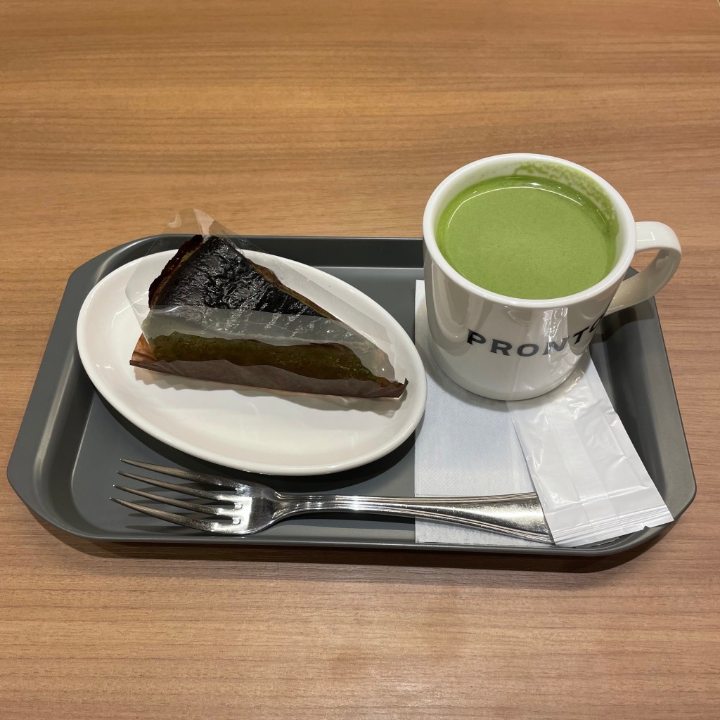 ユーザーが投稿した抹茶バスクチーズケーキの写真 - 実際訪問したユーザーが直接撮影して投稿した名駅カフェPRONTO 名古屋駅店の写真