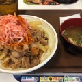 牛丼中盛みそ汁 - 実際訪問したユーザーが直接撮影して投稿した大久保牛丼すき家 大久保二丁目店の写真のメニュー情報