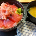 ランチ天然マグロ丼 - 実際訪問したユーザーが直接撮影して投稿した島崎町魚介 / 海鮮料理うおかんの写真のメニュー情報