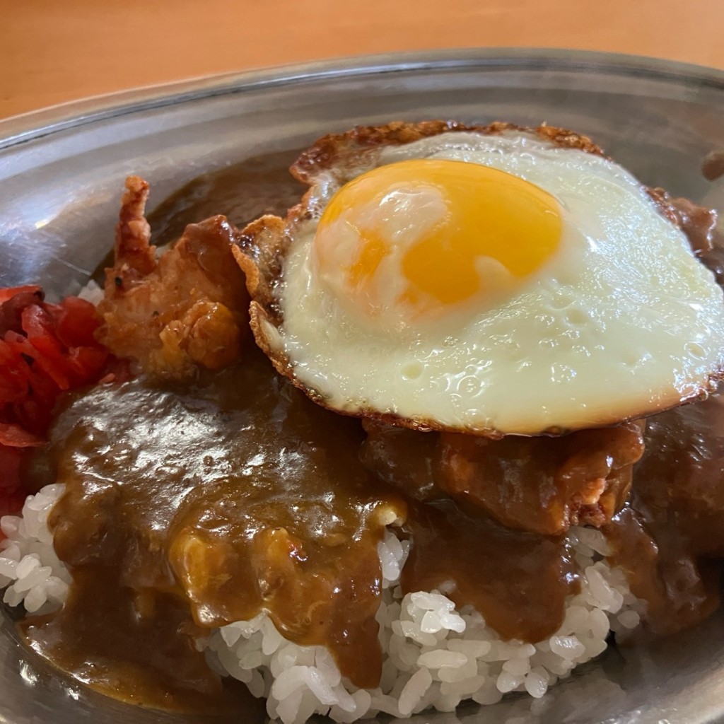 ユーザーが投稿したざんぎカレー(目玉焼きトッピング)の写真 - 実際訪問したユーザーが直接撮影して投稿した西十五条南洋食ピグレットの写真