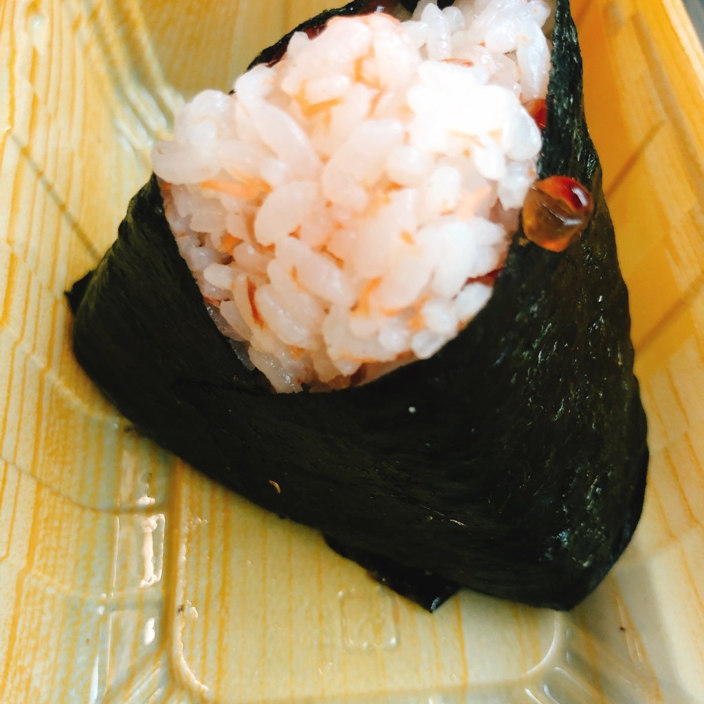 ユーザーが投稿した紅鮭いくらの写真 - 実際訪問したユーザーが直接撮影して投稿した上野おにぎりほんのり屋 エキュート上野の写真