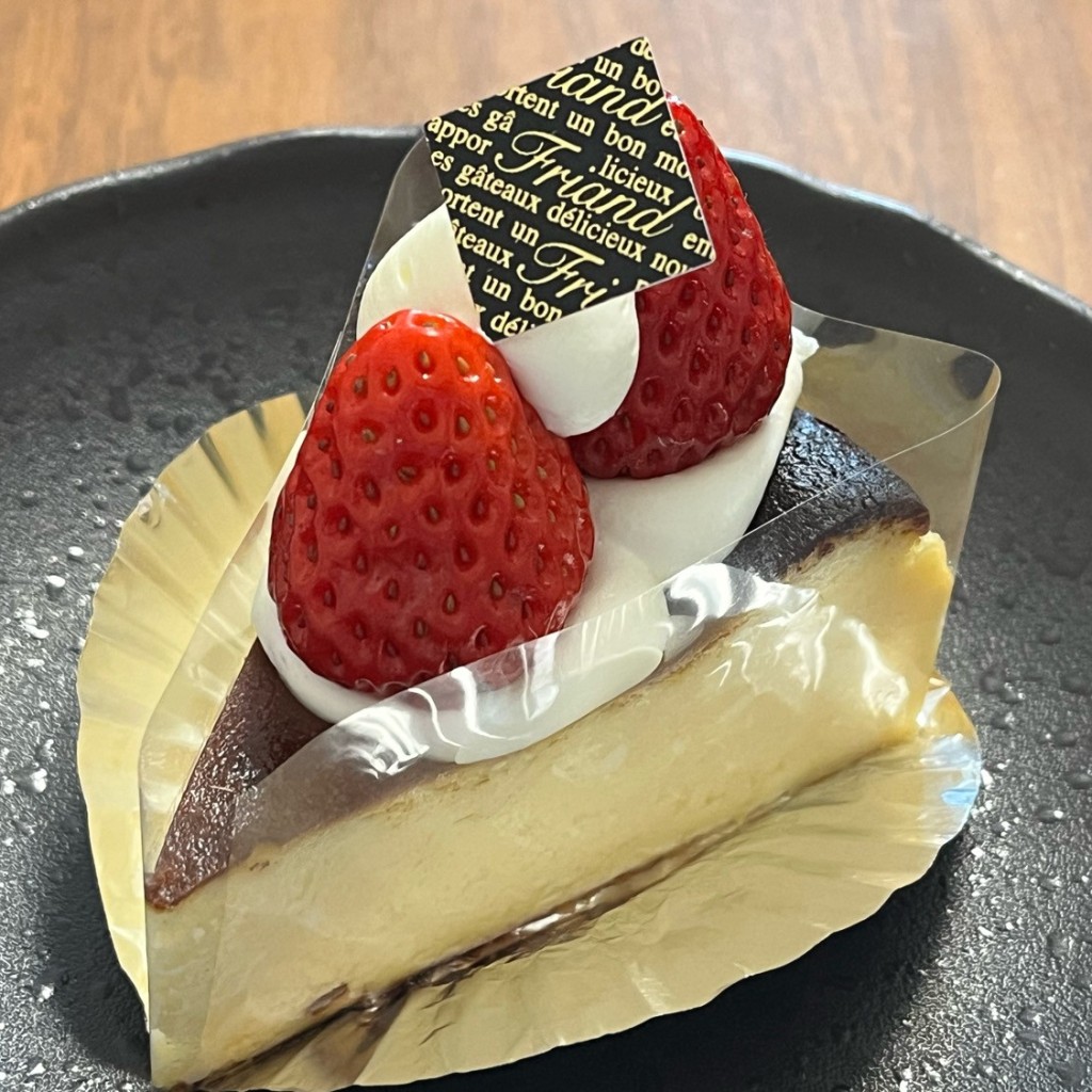 ユーザーが投稿したバスクチーズケーキの写真 - 実際訪問したユーザーが直接撮影して投稿した住崎町ケーキtataの写真