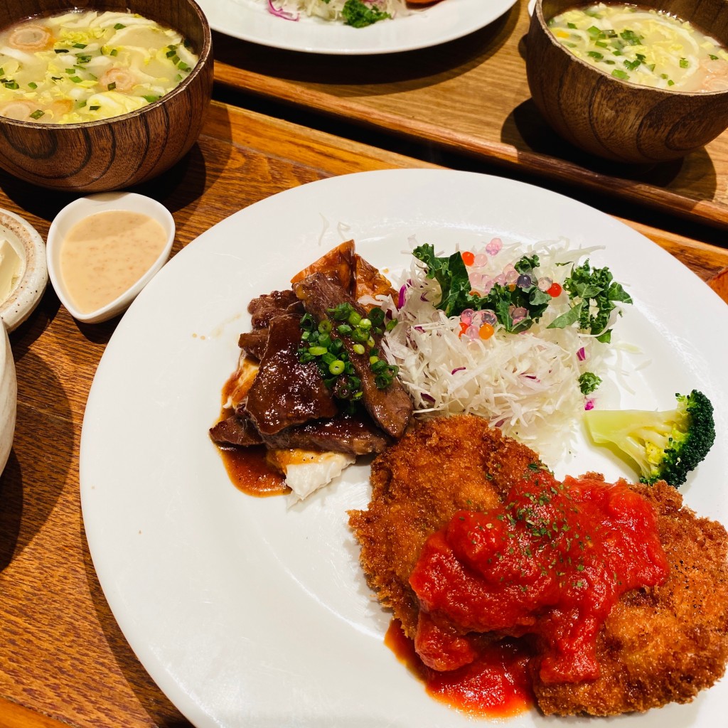 ユーザーが投稿したチキンカツ&牛さがりステーキ定食の写真 - 実際訪問したユーザーが直接撮影して投稿した警固定食屋いっかく食堂の写真