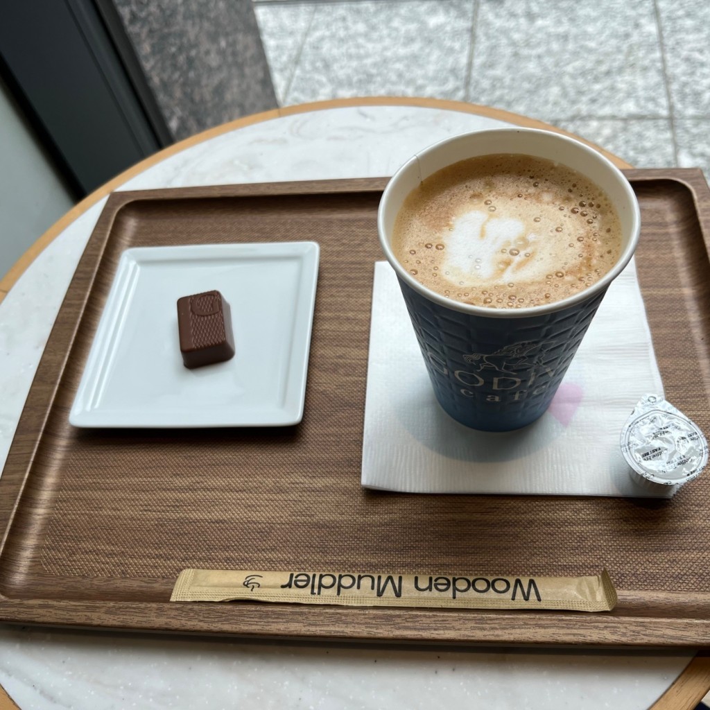 ユーザーが投稿したチョコレート&ドリンクセットの写真 - 実際訪問したユーザーが直接撮影して投稿した日本橋カフェGODIVA cafe Nihonbashiの写真