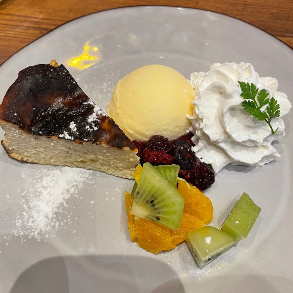 ユーザーが投稿したバスクチーズケーキの写真 - 実際訪問したユーザーが直接撮影して投稿した須山町イタリアンピソラ 枚方須山店の写真
