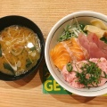 (ランチ)鮪たたき&サーモン ビンチョウ丼 - 実際訪問したユーザーが直接撮影して投稿した栄町居酒屋目利きの銀次 小田原東口駅前店の写真のメニュー情報