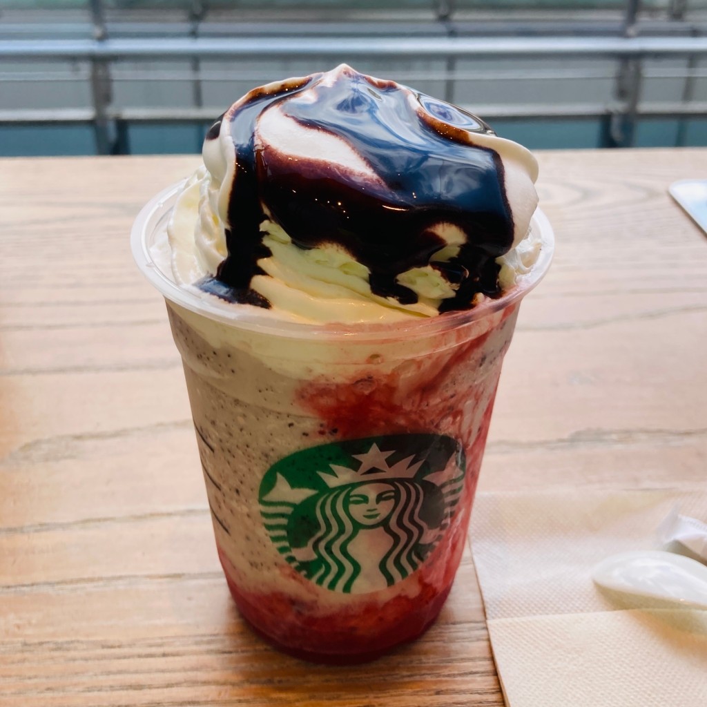 ユーザーが投稿したストロベリー フラペチーノ チョコレートver.の写真 - 実際訪問したユーザーが直接撮影して投稿した相模大野カフェスターバックスコーヒー 小田急相模大野ステーションスクエア店の写真