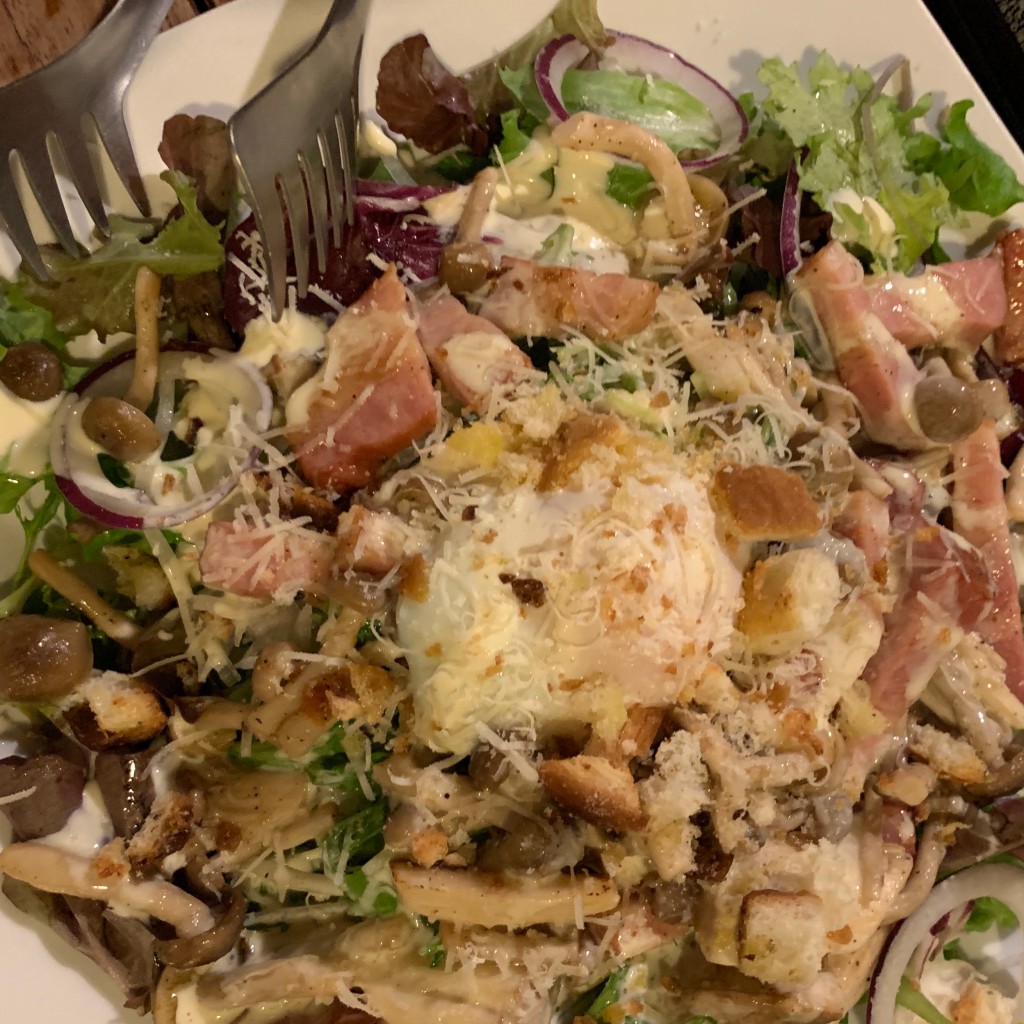 ユーザーが投稿したベーコンとキノコのサラダの写真 - 実際訪問したユーザーが直接撮影して投稿した見川町バーBe-yaの写真