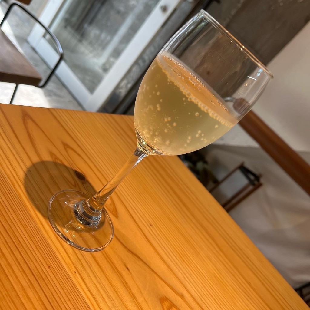 ユーザーが投稿したパイナップルスパークリングワインの写真 - 実際訪問したユーザーが直接撮影して投稿した恵比寿西カフェラウメリア 恵比寿公園前店の写真