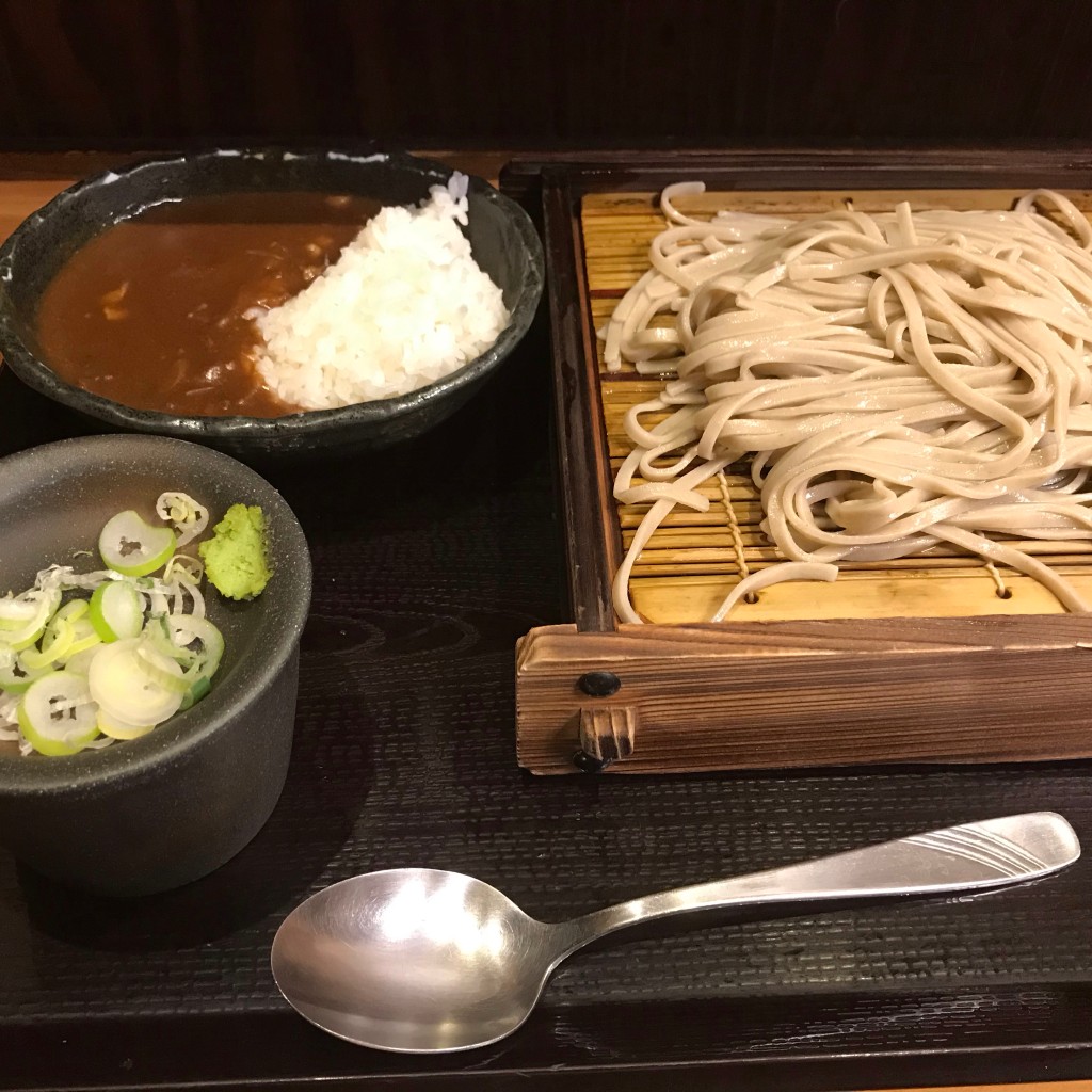 ユーザーが投稿したせいろ蕎麦とカレーライスの写真 - 実際訪問したユーザーが直接撮影して投稿した道玄坂そば十割蕎麦 嵯峨谷 渋谷東急本店前店の写真