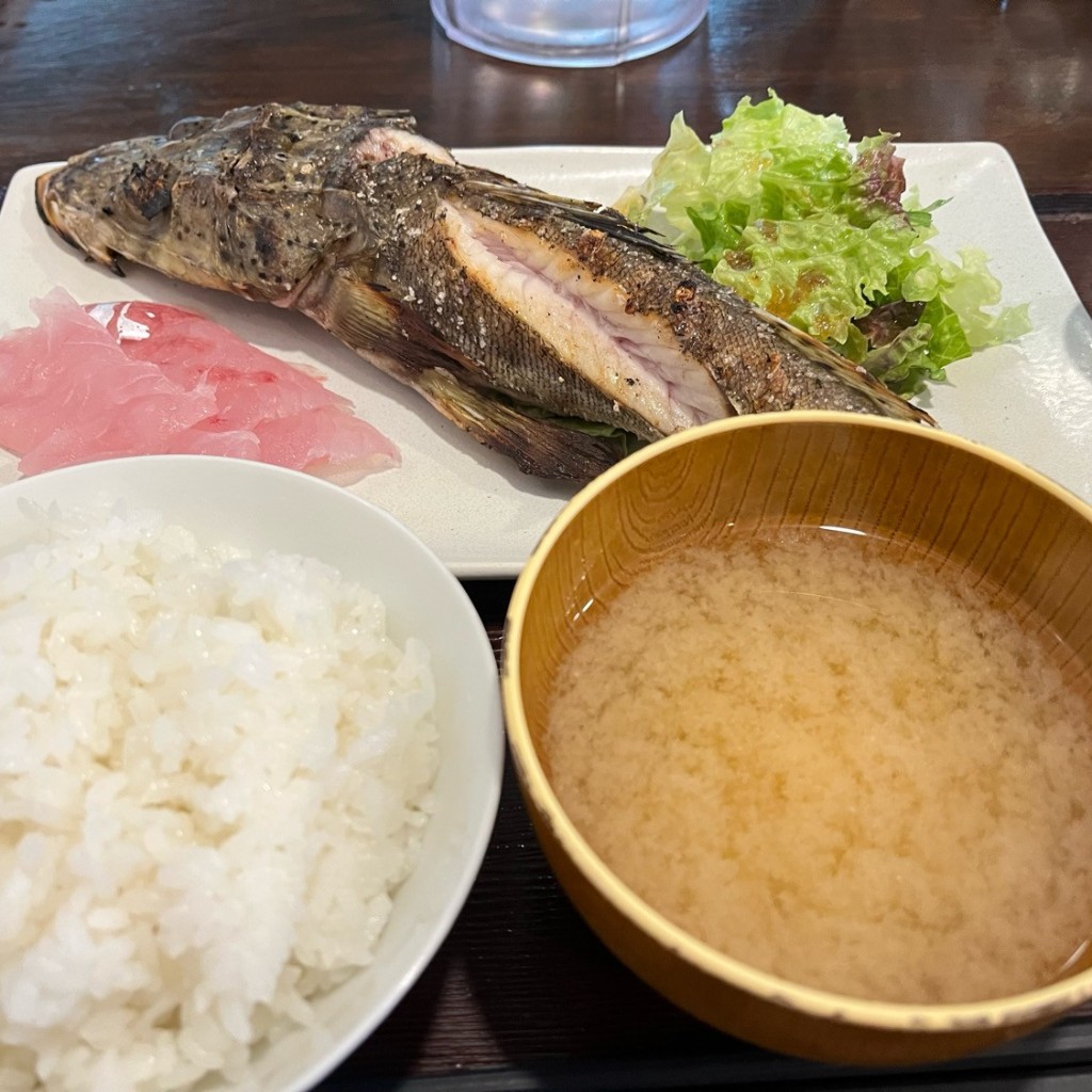 ユーザーが投稿した魚定食(コチ・焼き魚、刺身)の写真 - 実際訪問したユーザーが直接撮影して投稿した南青山鉄板焼きさくらさくらの写真