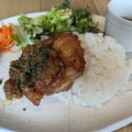 Lチキンプレート - 実際訪問したユーザーが直接撮影して投稿した成城カフェH Q CAFE 成城店の写真のメニュー情報