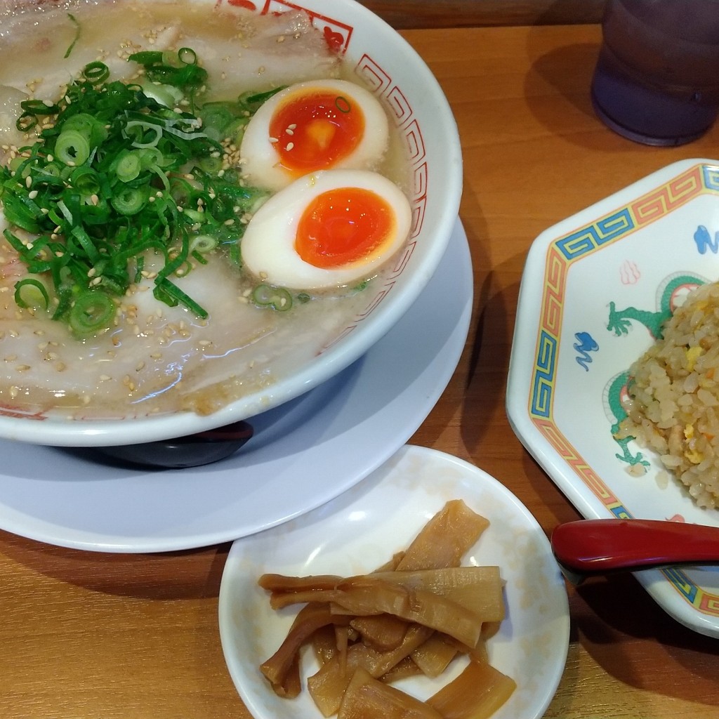 ユーザーが投稿したチャーシュー麺 塩 味玉/ 半チャーハンの写真 - 実際訪問したユーザーが直接撮影して投稿した長堂ラーメン専門店二両半 布施駅前店の写真