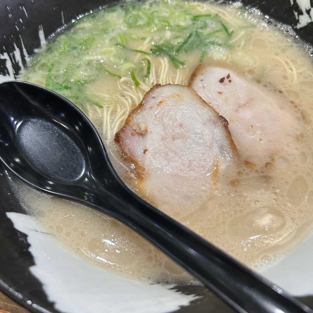 ユーザーが投稿したDセット (ラーメン+半焼き)の写真 - 実際訪問したユーザーが直接撮影して投稿した大名居酒屋博多ラーメン・ちゃんぽん ひるとよるの写真