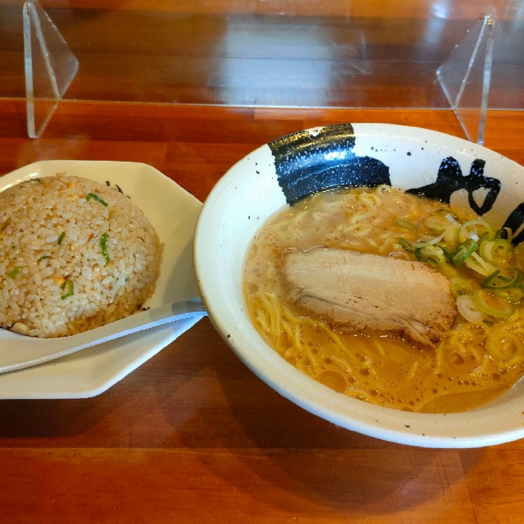 ユーザーが投稿したラーメン&チャーハンセットの写真 - 実際訪問したユーザーが直接撮影して投稿した宿野ラーメン専門店ラーメンちゃん 菰野店の写真