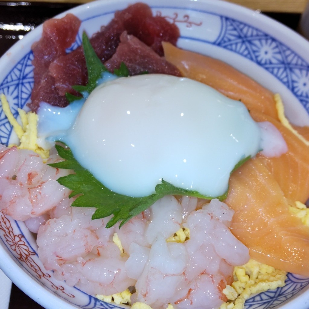 ユーザーが投稿した鮪サーモン甘エビ丼の写真 - 実際訪問したユーザーが直接撮影して投稿した扇魚介 / 海鮮料理魚ふじの写真
