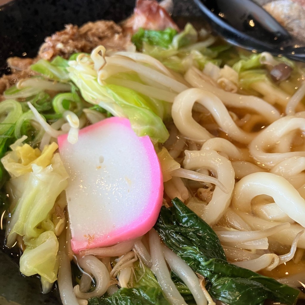 ユーザーが投稿した野菜たっぷり肉うどんの写真 - 実際訪問したユーザーが直接撮影して投稿した鎌取町うどんかまど 鎌取店の写真