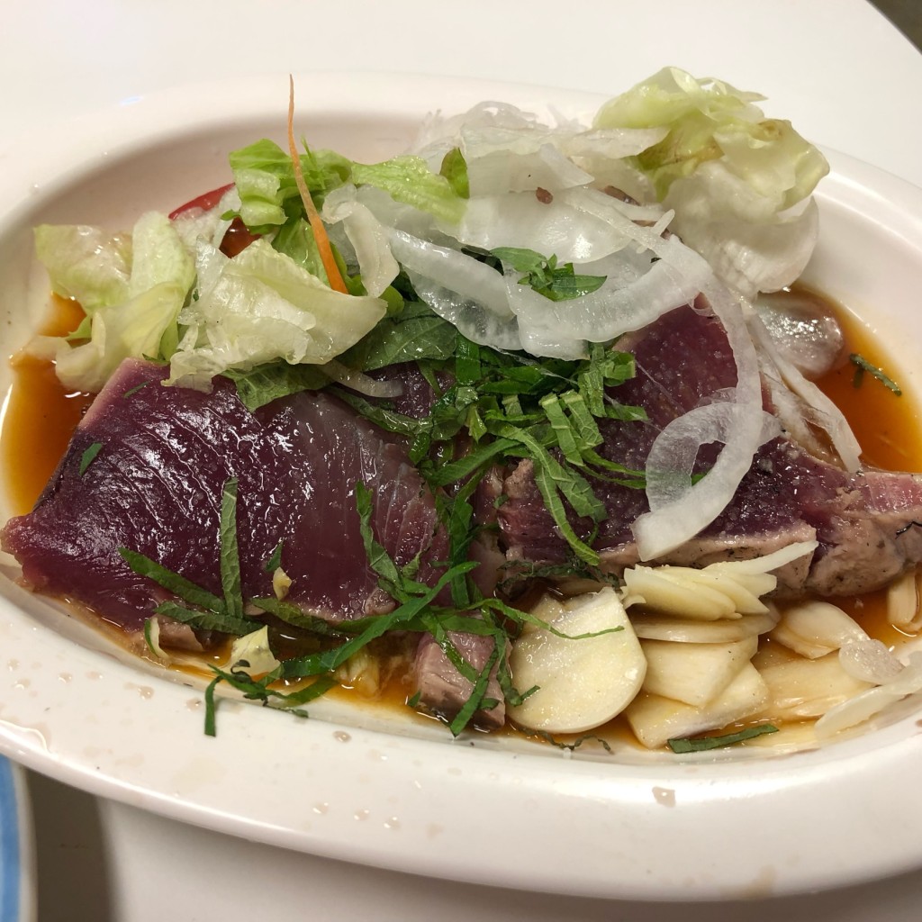 ユーザーが投稿した鰹の藁焼き(たれタタキ)の写真 - 実際訪問したユーザーが直接撮影して投稿した帯屋町魚介 / 海鮮料理やいろ亭 ひろめ店の写真