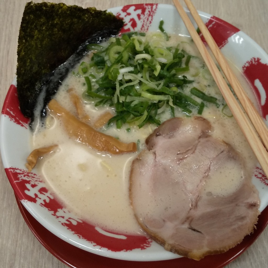 ユーザーが投稿した白豚骨ラーメンの写真 - 実際訪問したユーザーが直接撮影して投稿した高雄ラーメン専門店熟成豚骨ラーメン一番軒 アクロスプラザ扶桑店の写真