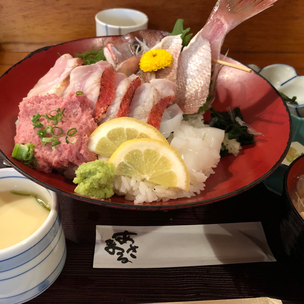 ユーザーが投稿した海鮮丼の写真 - 実際訪問したユーザーが直接撮影して投稿した柳島海岸魚介 / 海鮮料理網元料理 あさまる 本店の写真