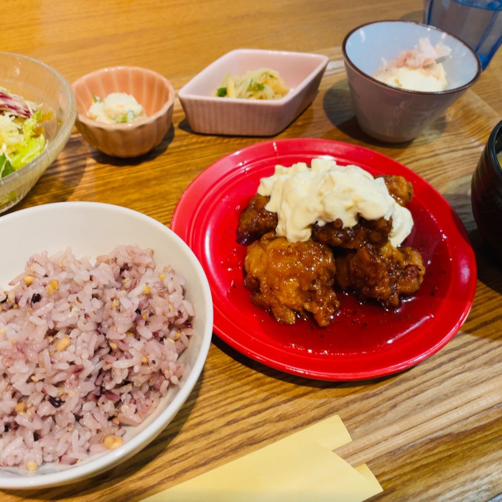 ユーザーが投稿した竜田チキン定食の写真 - 実際訪問したユーザーが直接撮影して投稿した芝田カフェ梅田 阪急三番街 リバーカフェの写真