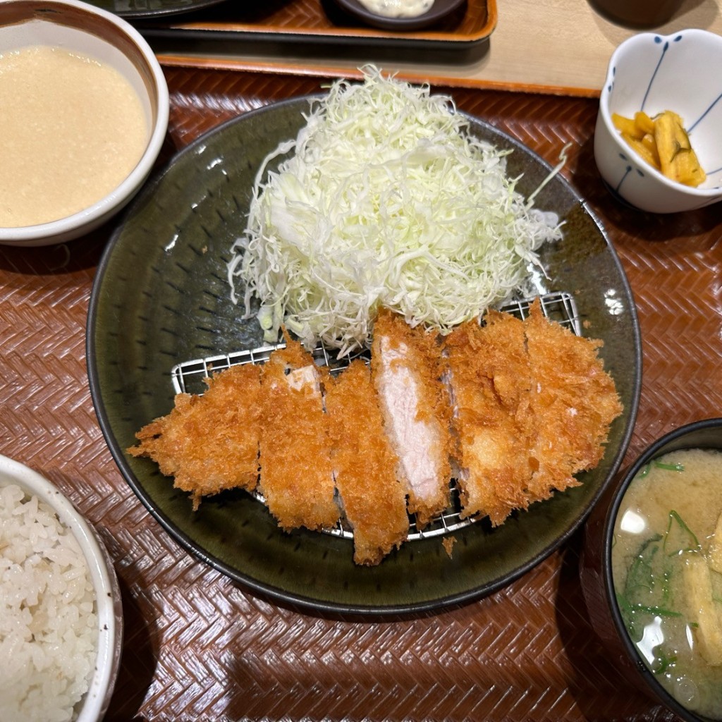 ユーザーが投稿した麦トロ120gロース定食 飯の写真 - 実際訪問したユーザーが直接撮影して投稿した中原とんかつかつ庵 平塚中原店の写真