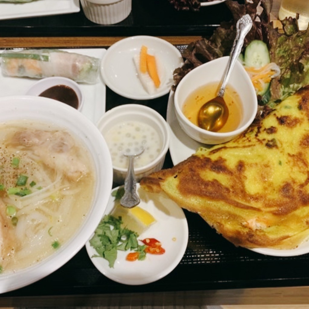 ユーザーが投稿したバインセオと鶏肉フォーのセットの写真 - 実際訪問したユーザーが直接撮影して投稿した百人町ベトナム料理ベトナムフォーの写真