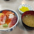 500円海鮮丼 - 実際訪問したユーザーが直接撮影して投稿した若松町魚介 / 海鮮料理朝市食堂二番館の写真のメニュー情報