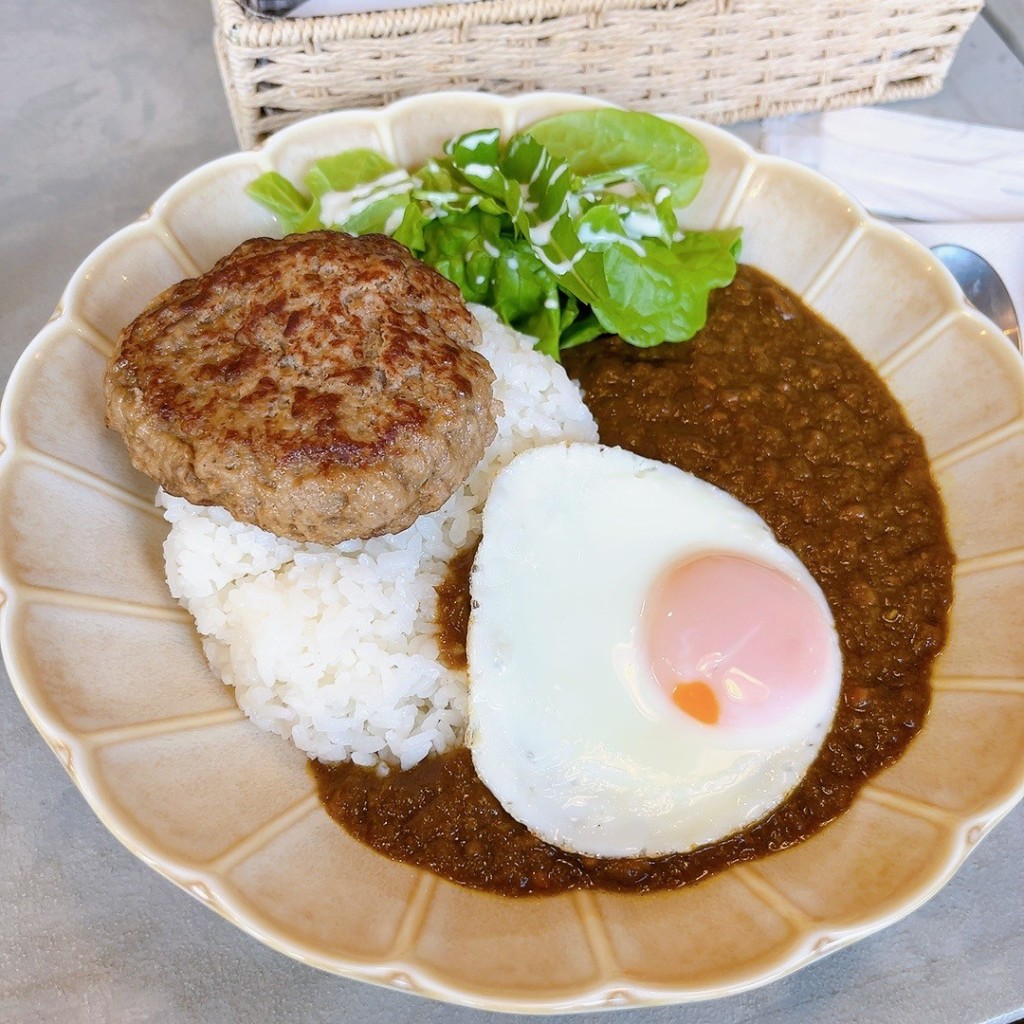 ユーザーが投稿したコマエカフェのハンバーグカレー 【ドリンク&ケーキセット】の写真 - 実際訪問したユーザーが直接撮影して投稿した中和泉カフェコマエ カフェの写真