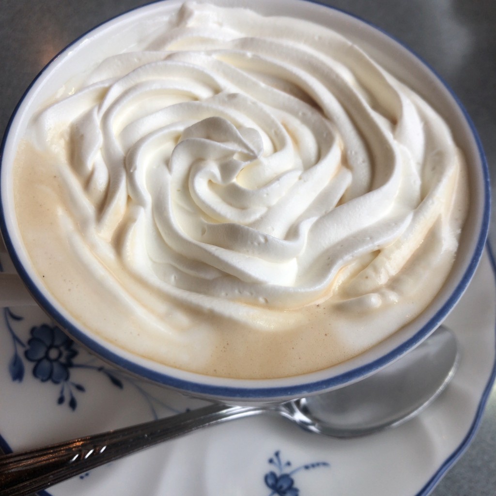 ユーザーが投稿したウィンナーコーヒーの写真 - 実際訪問したユーザーが直接撮影して投稿した上野喫茶店ギャランの写真