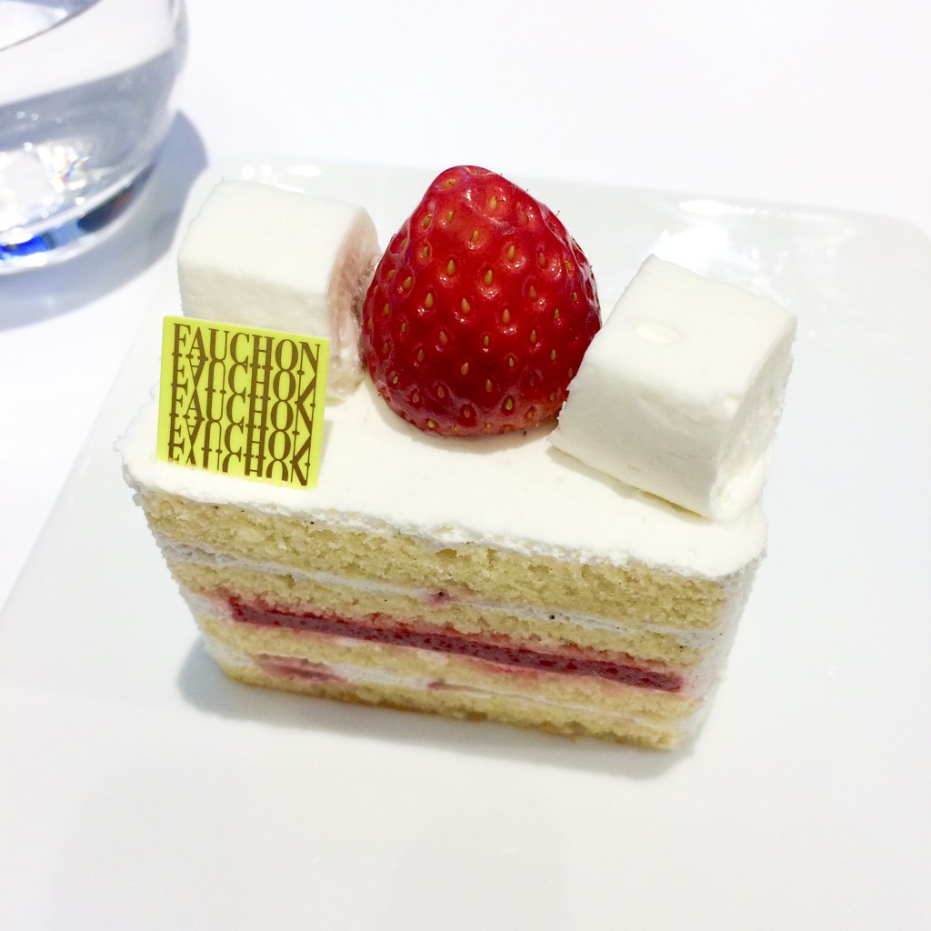 ユーザーが投稿した苺のショートケーキの写真 - 実際訪問したユーザーが直接撮影して投稿した日本橋スイーツフォション ル・カフェ 日本橋店の写真