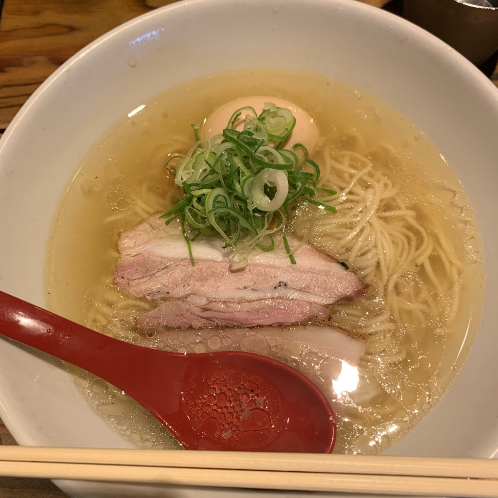 ユーザーが投稿した軍鶏塩ラーメンの写真 - 実際訪問したユーザーが直接撮影して投稿した西新宿ラーメン専門店麺屋 翔 西新宿本店の写真