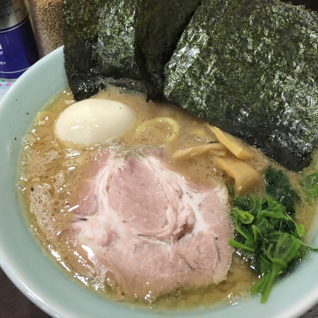 ユーザーが投稿したとんこつ醤油ラーメンの写真 - 実際訪問したユーザーが直接撮影して投稿した山田ラーメン専門店心一家の写真