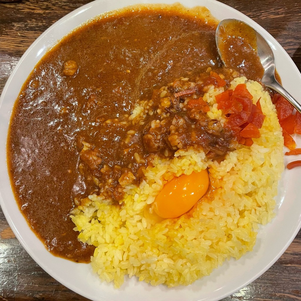 ユーザーが投稿したカレー玉子トッピングの写真 - 実際訪問したユーザーが直接撮影して投稿した三宮町カレーSAVOYの写真