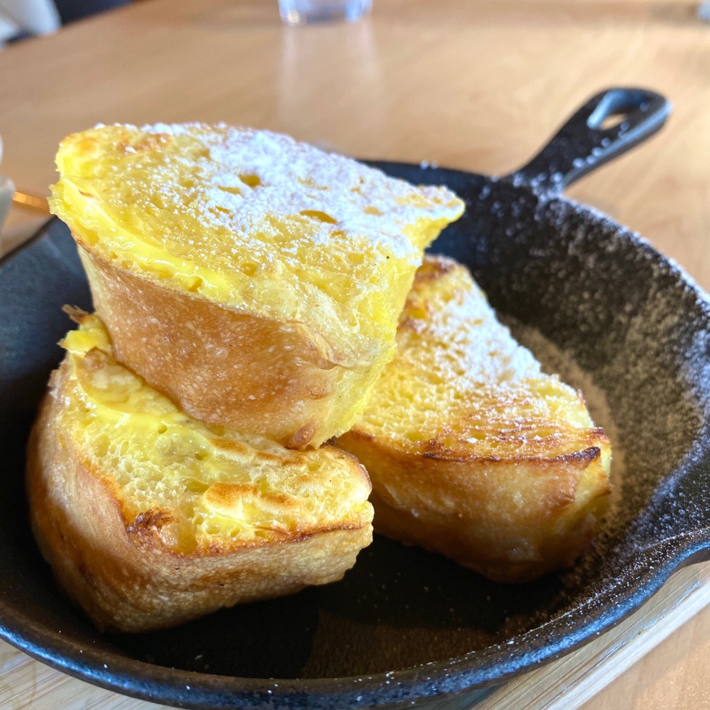 ユーザーが投稿したフレンチトースト カフェラテ(ドリンク代のみ)の写真 - 実際訪問したユーザーが直接撮影して投稿した飯ノ木ベーカリーLe Lupin Bleuの写真