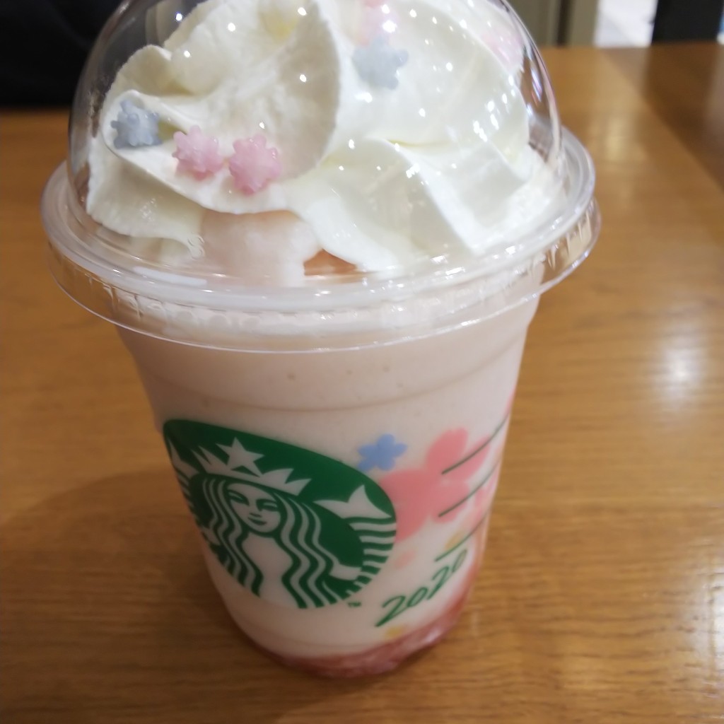 ユーザーが投稿した期間限定 さくらんぼ桜フラペチーノの写真 - 実際訪問したユーザーが直接撮影して投稿した平井カフェスターバックスコーヒー イオンモール日の出1階店の写真