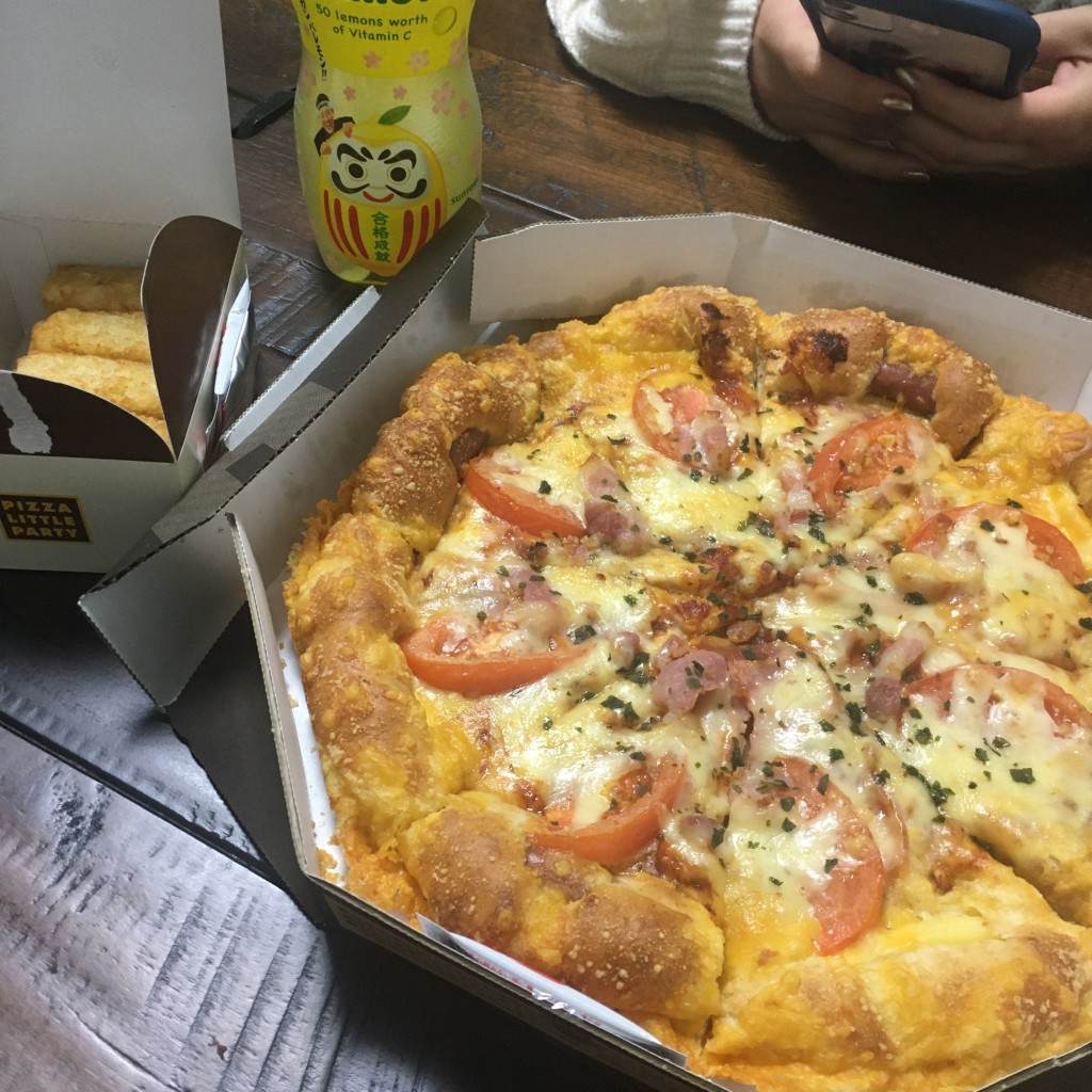 ユーザーが投稿した3種ベーコンとトマトのピザの写真 - 実際訪問したユーザーが直接撮影して投稿した東九条南烏丸町ピザピザ・リトルパーティー 九条店の写真