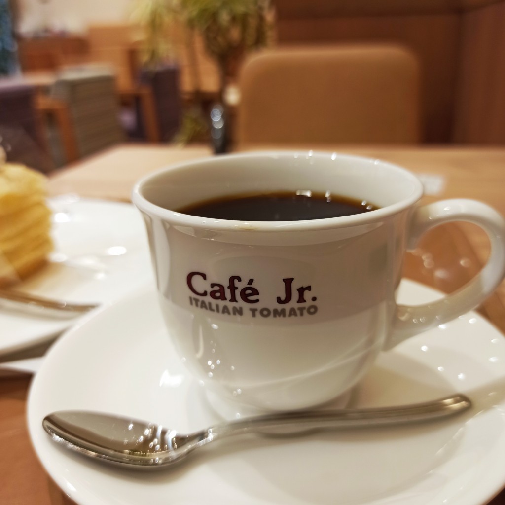 ユーザーが投稿したケーキ ブレンドコーヒーの写真 - 実際訪問したユーザーが直接撮影して投稿した牧志イタリアンイタリアン・トマト カフェジュニア 沖縄D-naha店の写真